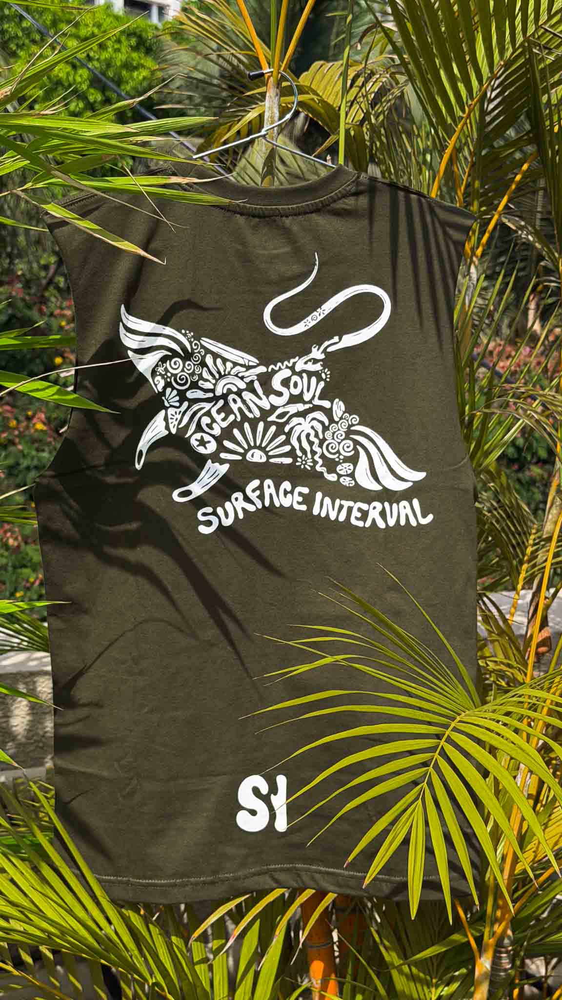 Ocean Soul Tank Top – Manta Ray Graphic | Surface Interval